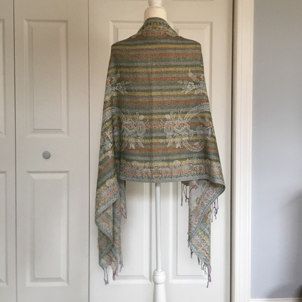 WNOT Elegant Scarf or Wrap! - Picture 7 of 10